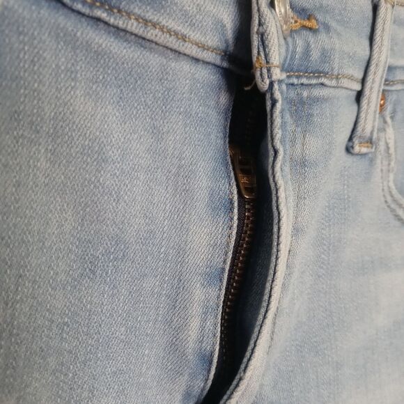 Levi's High Rise Shorts - Tribecca Scoop - Picture 7 of 10